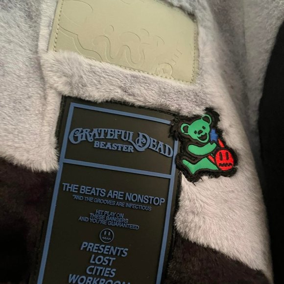 Beaster Grateful Dead Ghost Face Plush Coat - Picture 4 of 4